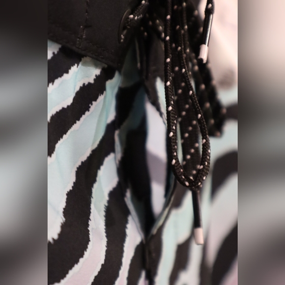 Billabong Hybrid Board Shorts - Picture 3 of 7